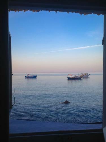 Villa Santorini Beach Cave, Seaside Accommodation, 7 Footsteps To The Sea!