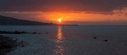 Villa Santorini Beach Cave, Seaside Accommodation, 7 Footsteps To The Sea!