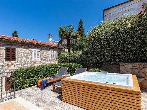 Villa Alba Vrsar With Jacuzzi And Sea View