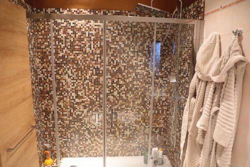 Hostal Appartamento Incantevole Con Camino (stanza)