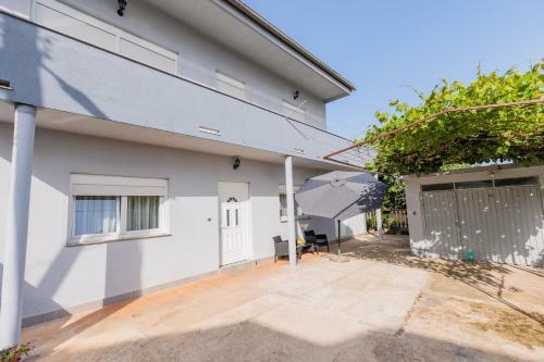 Apartmani Ema I Toni