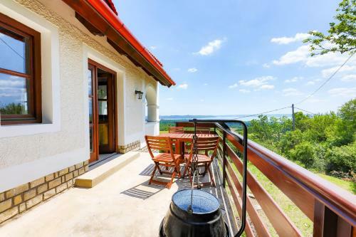 Villa Kisleshegy Vend�gh�z Balatonudvari
