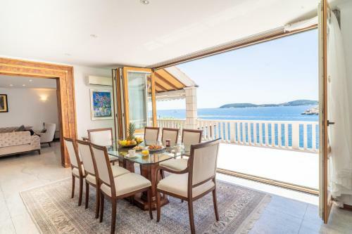 7-bedroom Villa S� With Private Sea Access