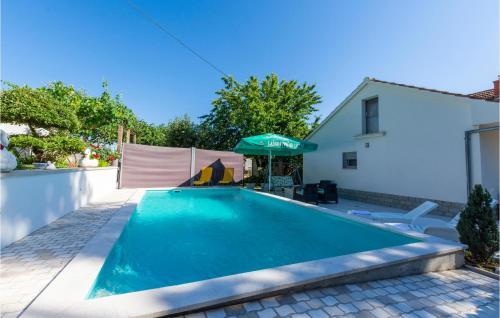 Three-bedroom Apartment In Bajagic