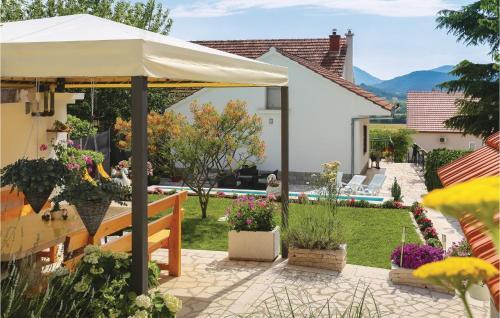 Three-bedroom Apartment In Bajagic