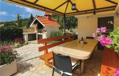 Three-bedroom Apartment In Bajagic