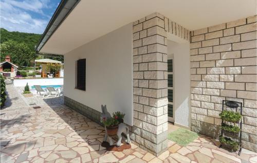 Three-bedroom Apartment In Bajagic