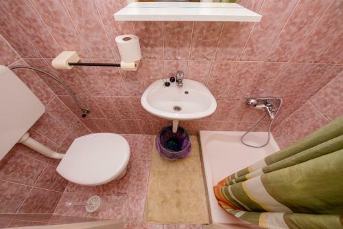 Hostal Apartments Mladenka In Banjol