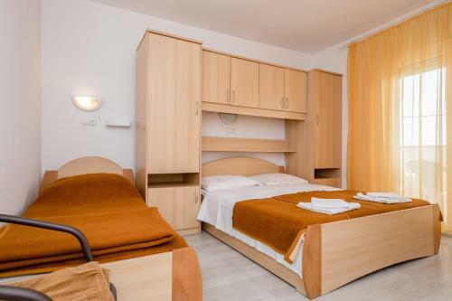 Hostal Apartments Mladenka In Banjol