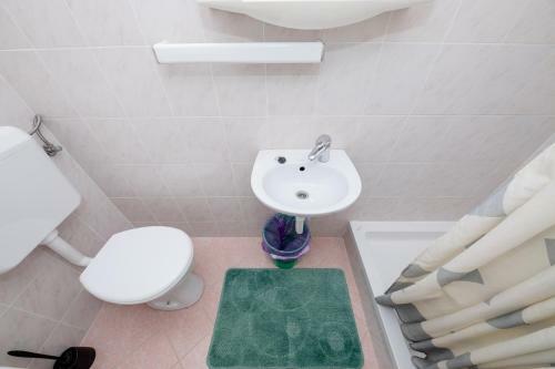 Hostal Apartments Mladenka In Banjol