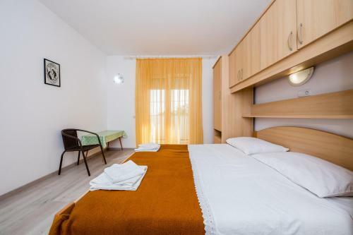 Hostal Apartments Mladenka In Banjol