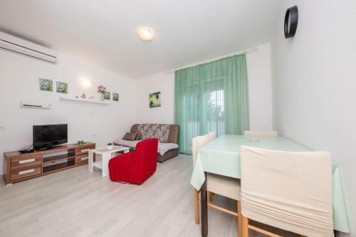 Hostal Apartments Mladenka In Banjol