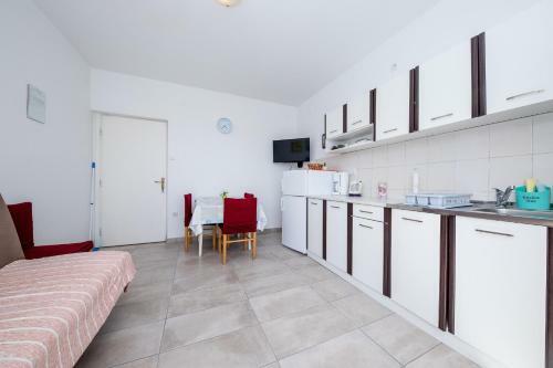 Hostal Apartments Mladenka In Banjol