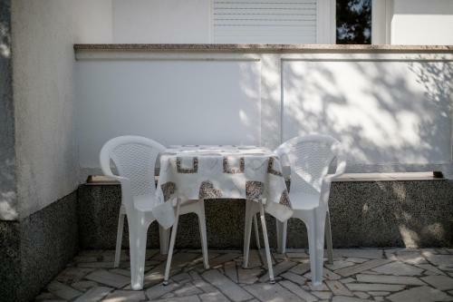 Hostal Apartments Mladenka In Banjol