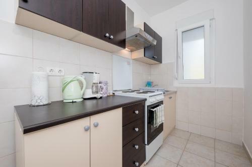 Hostal Apartments Mladenka In Banjol