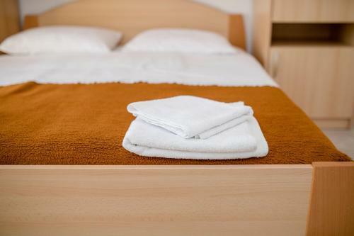 Hostal Apartments Mladenka In Banjol