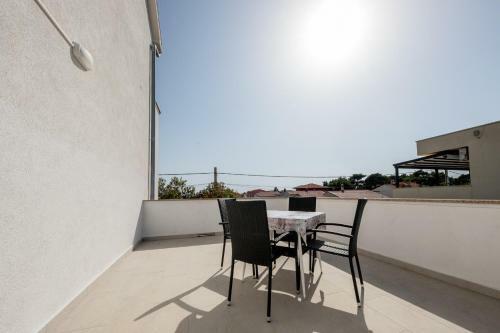 Hostal Apartments Mladenka In Banjol
