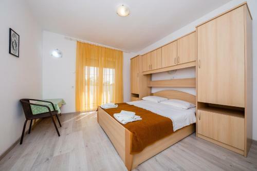 Hostal Apartments Mladenka In Banjol