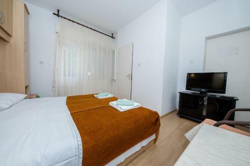 Hostal Apartments Mladenka In Banjol