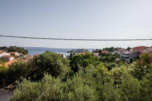 Hostal Apartments Mladenka In Banjol