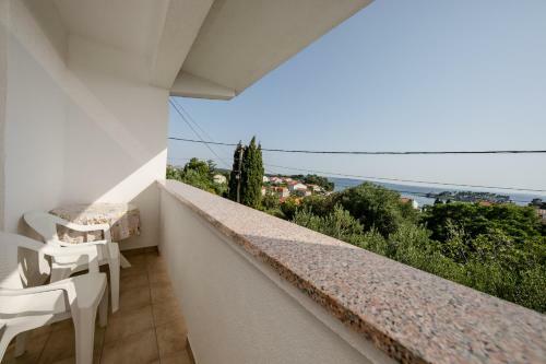 Hostal Apartments Mladenka In Banjol