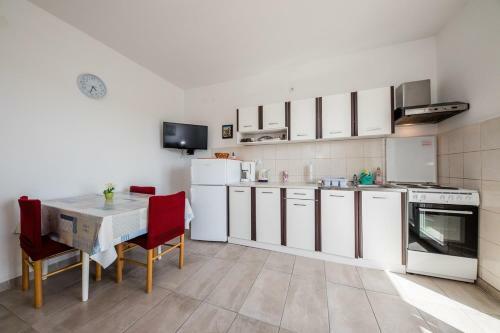 Hostal Apartments Mladenka In Banjol