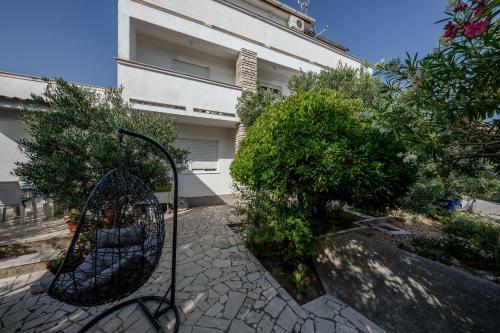 Hostal Apartments Mladenka In Banjol