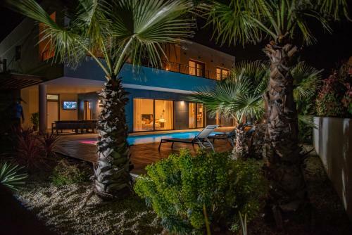 Luxury Villa With Pool-near The Beach