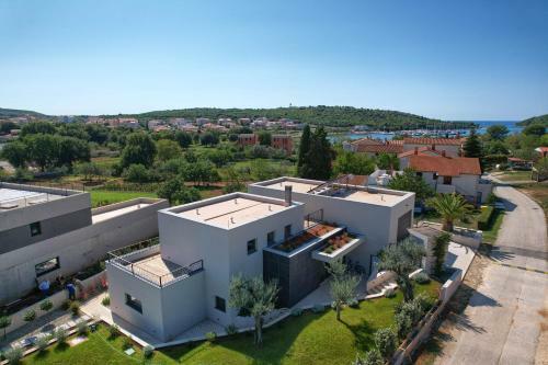 Luxury Villa With Pool-near The Beach