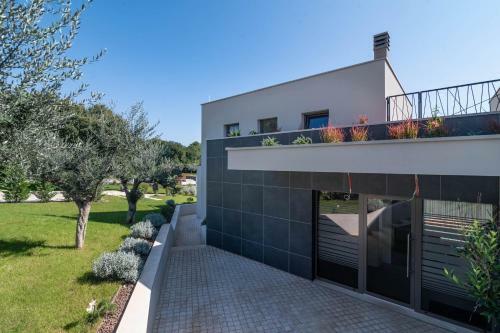 Luxury Villa With Pool-near The Beach