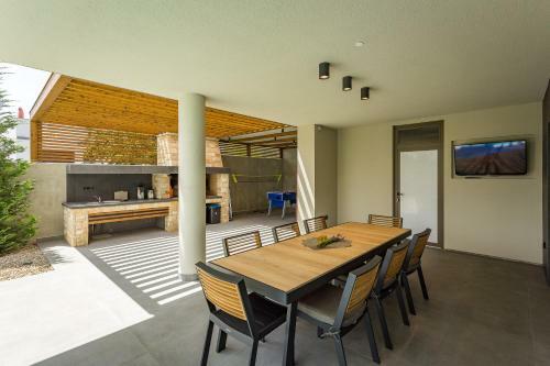 Luxury Villa With Pool-near The Beach