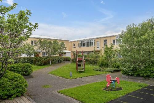 Downtown Reykjav�k Apartment - Amazing Garden View
