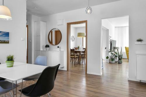 Spacious And Stylish Apartment - Great Location