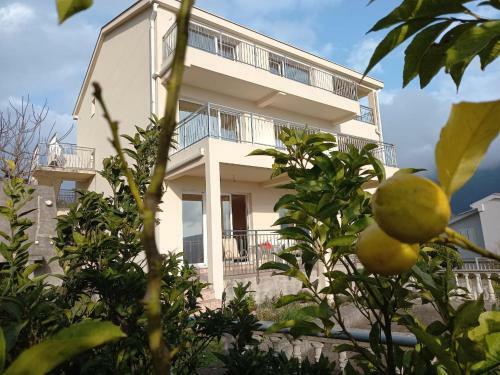 Golden View Apartments