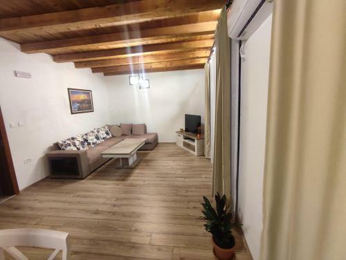 Holiday Home N&s