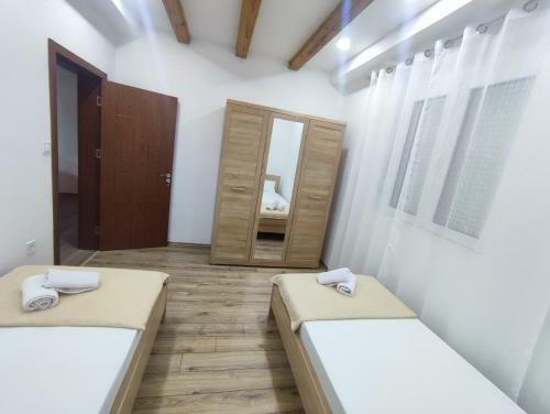 Holiday Home N&s