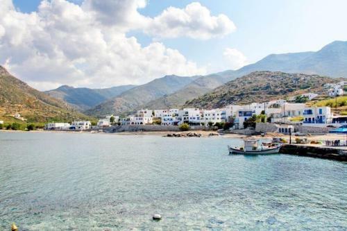 Beachfront Studio Apartment With Incredible Views