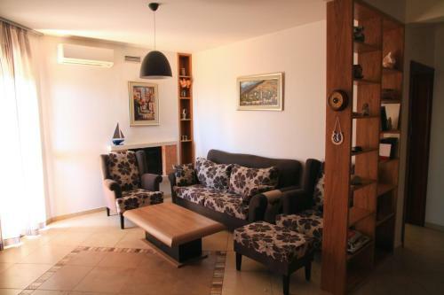 Sveti Luka Ned Apart