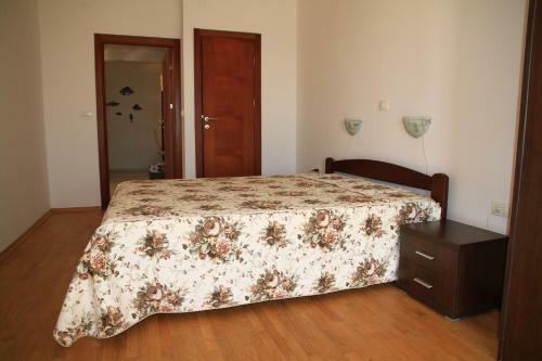 Sveti Luka Ned Apart