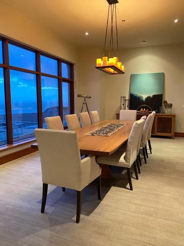 Villa Luxurious Private Retreat W/panoramic Ocean Views.