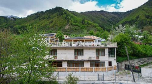Hotel Freeze Inn Mestia