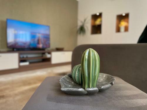 Simply Lovely Modern Apartment With Balcony!