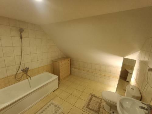 Apartamento Vila At?n? Melnrageje