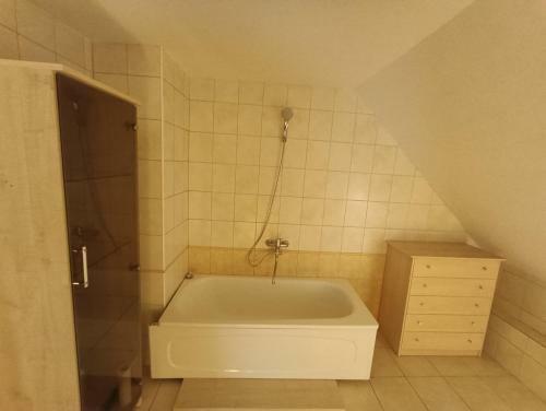 Apartamento Vila At?n? Melnrageje