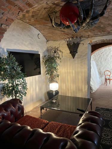 Tilt? 5 Basement Jacuzzi Apartment