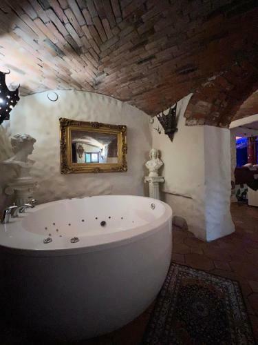 Tilt? 5 Basement Jacuzzi Apartment