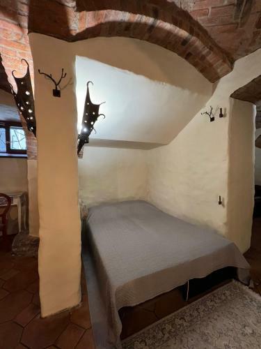 Tilt? 5 Basement Jacuzzi Apartment
