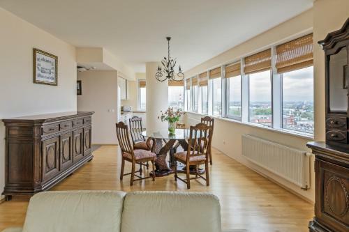 Sea View Apartment On 19th Floor