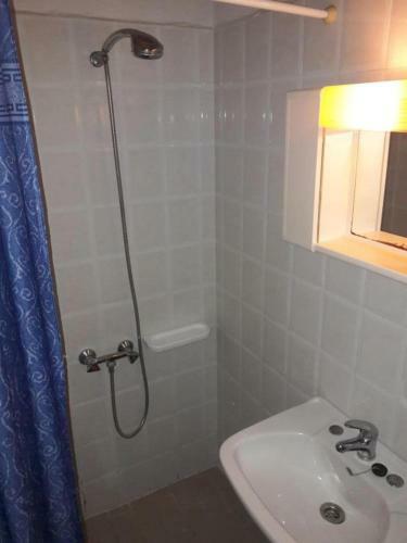 Hostal Rena Apartments