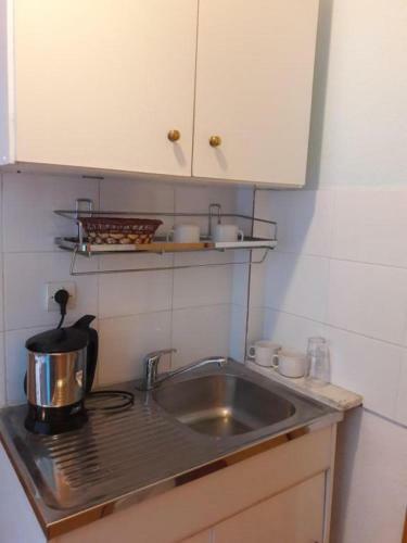 Hostal Rena Apartments